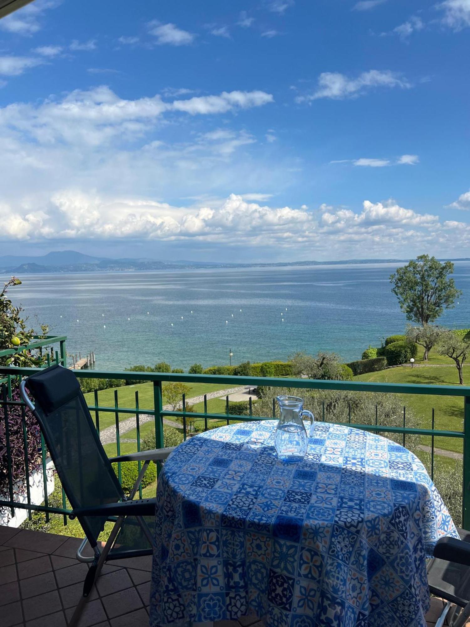 Front Lake Amazing View 마네르바 델 가르다 외부 사진